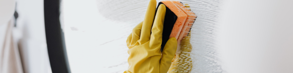 Dlaczego sprzątanie chemią stało się naszą obsesją? Lekcja z lat 90.